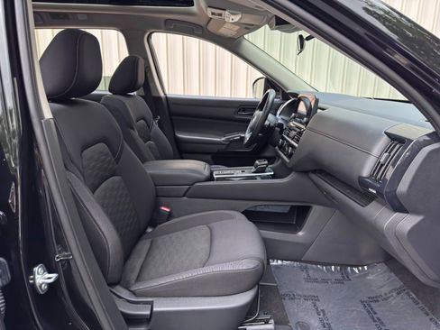 Used 2024 Nissan Pathfinder SV w/ SV Premium Package FWD image 15