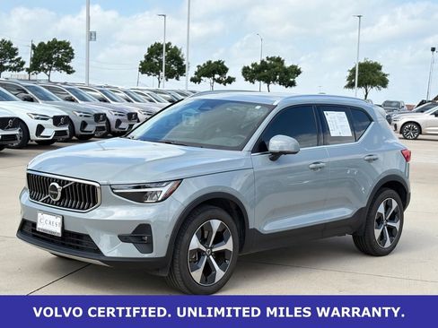 Certified 2025 Volvo XC40 B5 Plus AWD/4WD image 2