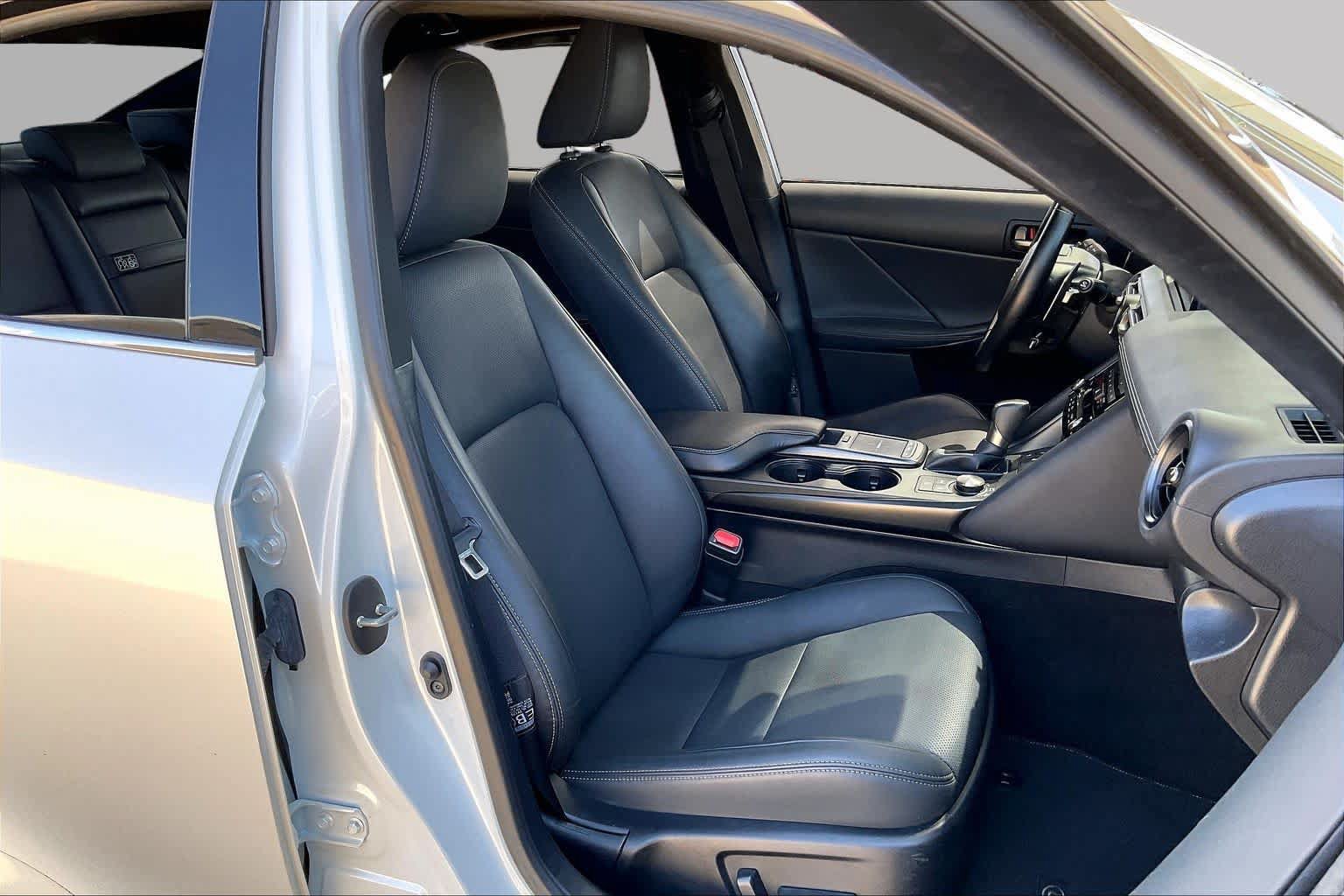 Used 2024 Lexus IS 300 w/ Comfort Package RWD image 10
