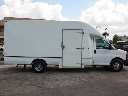 Used 2012 Chevrolet Express 3500 Extended RWD image 16