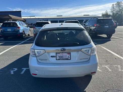 Used 2010 Subaru Impreza 2.5i Premium image 6