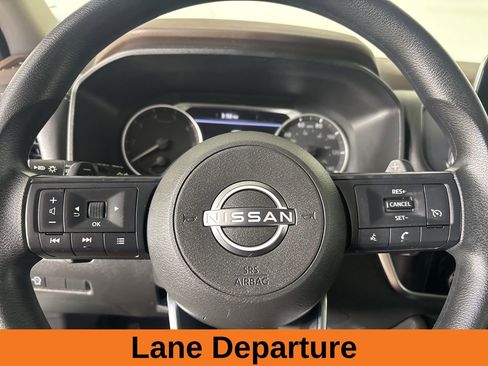 Used 2023 Nissan Rogue S image 11