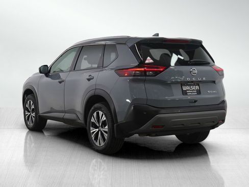 Used 2021 Nissan Rogue SV image 4