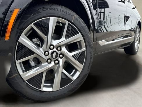 New 2027 Cadillac Optiq Luxury w/ LPO, Floor Liner Package AWD/4WD image 2