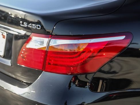 Used 2010 Lexus LS 460 RWD image 9