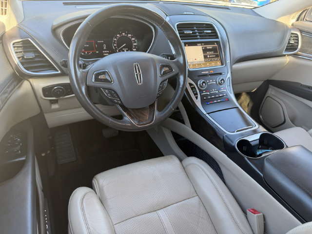 Used 2017 Lincoln MKX Reserve w/ Driver Assistance Package AWD/4WD image 22