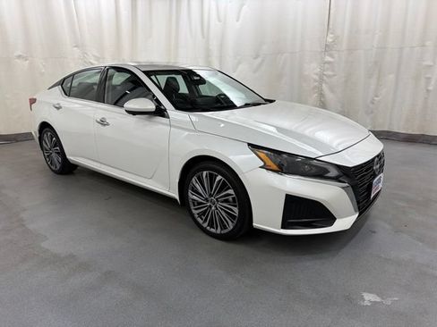 Used 2024 Nissan Altima 2.5 SL AWD/4WD image 1