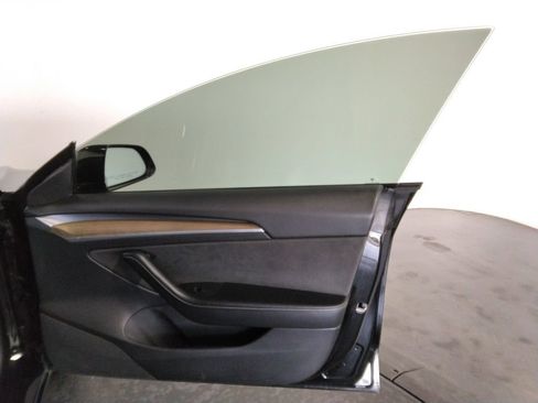 Used 2021 Tesla Model 3 Standard Range Plus image 34