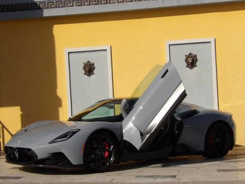 Used 2023 Maserati MC20 Spyder image 10