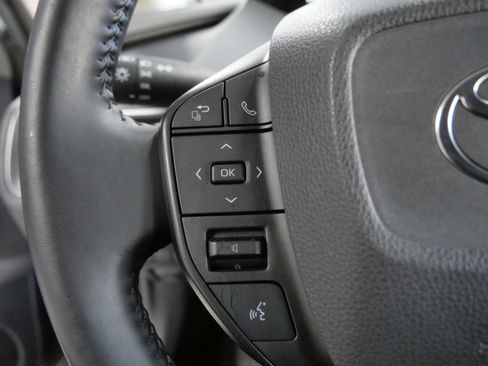 Certified 2025 Toyota Prius LE image 28