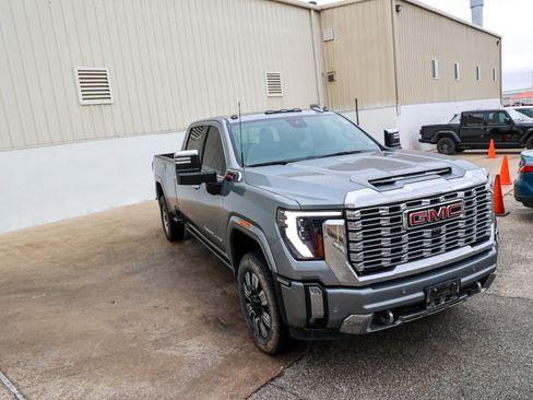 Used 2024 GMC Sierra 3500 Denali w/ Denali Reserve Package image 5