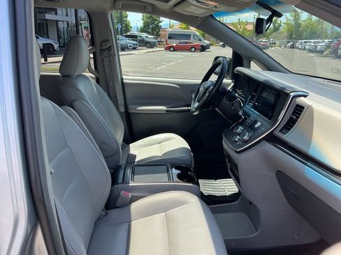 Used 2016 Toyota Sienna XLE w/ XLE Navigation Package FWD image 16