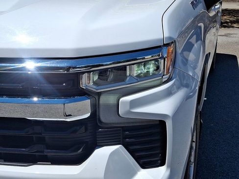 Used 2025 Chevrolet Silverado 1500 LT AWD/4WD image 9