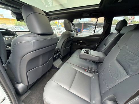 Used 2026 Lexus GX 550 w/ Accessory Package (2T) AWD/4WD image 19