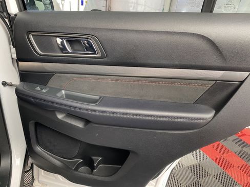 Used 2018 Ford Explorer XLT w/ Equipment Group 202A image 10