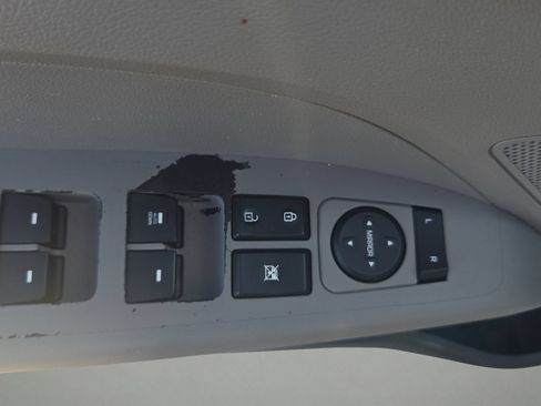 Used 2019 Hyundai Elantra SE FWD image 23