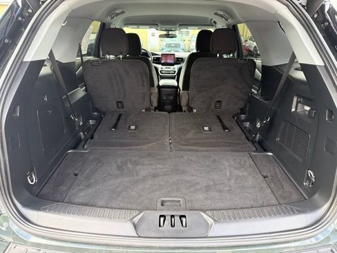 Used 2023 Ford Explorer XLT AWD/4WD image 45