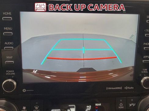 Used 2022 Toyota Highlander XLE image 23