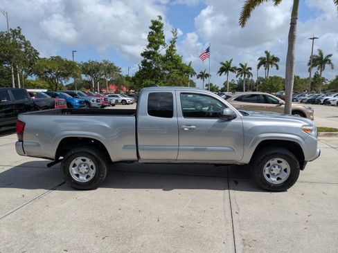 Used 2021 Toyota Tacoma SR w/ SR Convenience Package AWD/4WD image 3