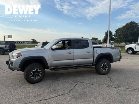 Used 2017 Toyota Tacoma TRD Off-Road w/ Tow Package (A/T) AWD/4WD image 7