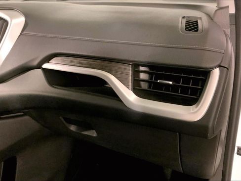 Used 2024 GMC Terrain SLE FWD image 16