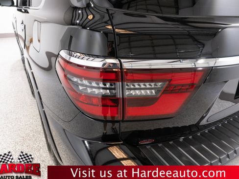 Used 2022 Nissan Armada Platinum RWD image 9