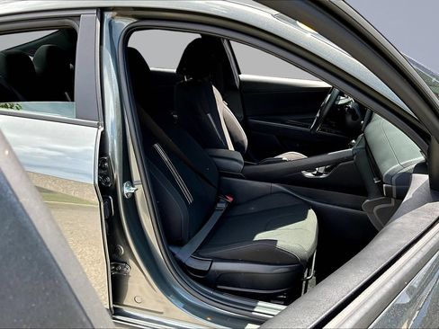 Used 2025 Hyundai Elantra Sport FWD image 30
