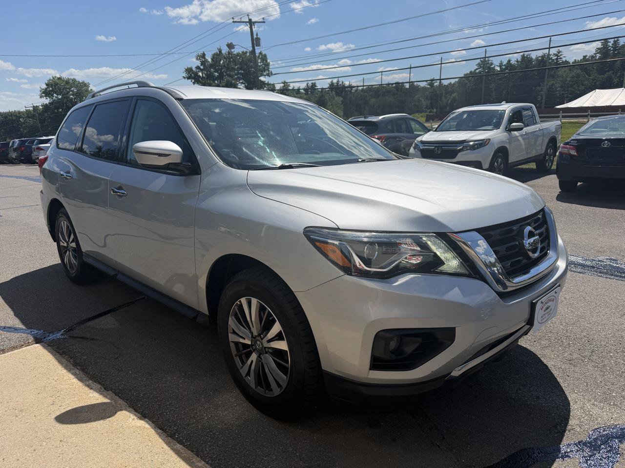 Used 2018 Nissan Pathfinder SV AWD/4WD image 3