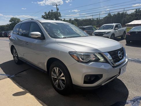 Used 2018 Nissan Pathfinder SV AWD/4WD image 3