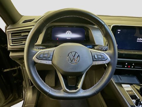 Used 2025 Volkswagen Atlas Cross Sport SE image 18