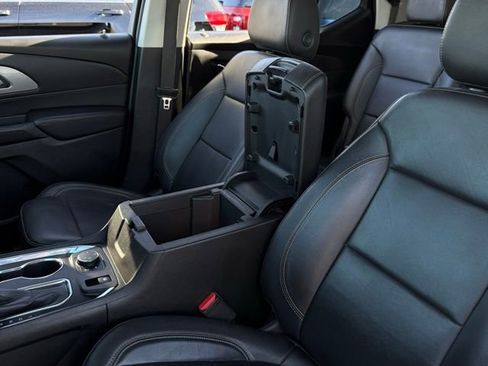 Used 2021 Chevrolet Traverse RS image 32