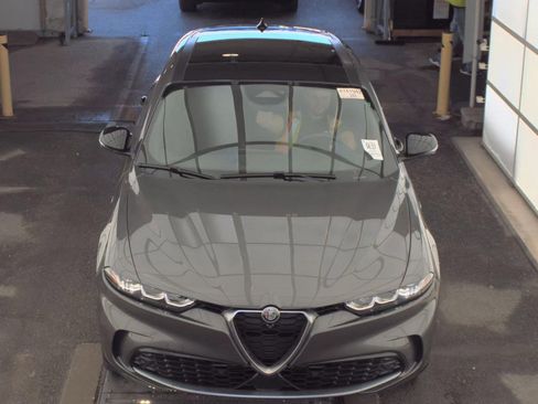 Used 2024 Alfa Romeo Tonale Ti image 2