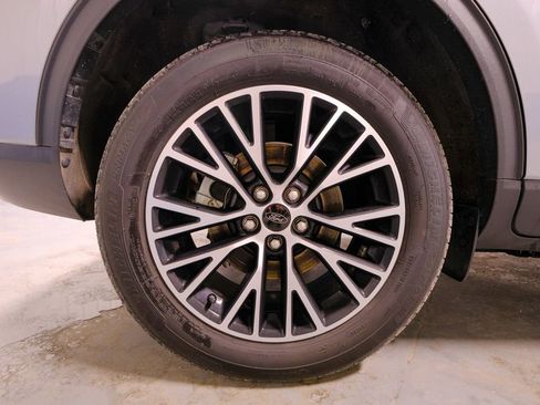 Used 2024 Ford Escape SE image 37