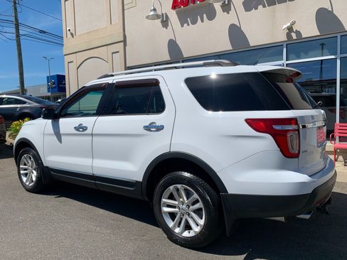 Used 2015 Ford Explorer XLT w/ Equipment Group 202A AWD/4WD image 5