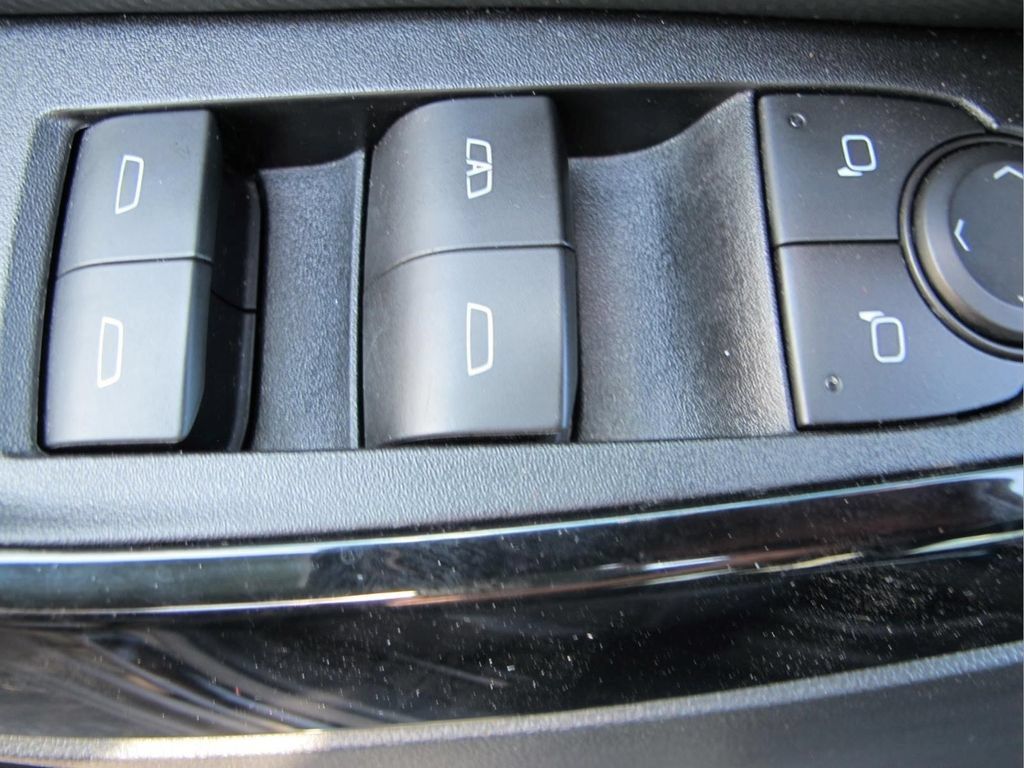 Used 2026 Chevrolet Equinox LT FWD image 9