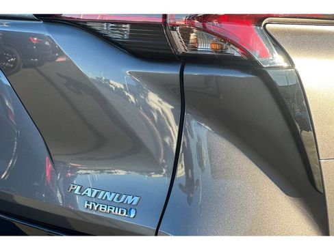 Certified 2023 Toyota Sienna Platinum image 34