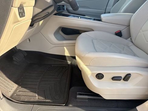 Used 2024 Volkswagen Atlas SE image 27