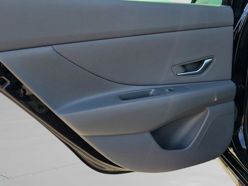 Used 2025 Hyundai Elantra Sport image 27