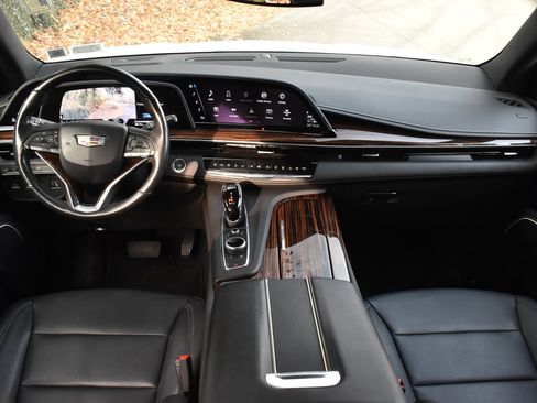 Used 2023 Cadillac Escalade ESV Luxury image 33