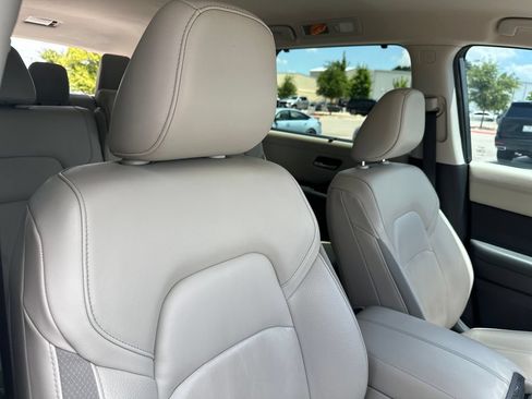 Used 2023 Nissan Pathfinder SL AWD/4WD image 39