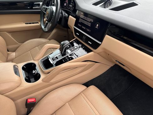 Certified 2022 Porsche Cayenne E-Hybrid AWD/4WD image 18