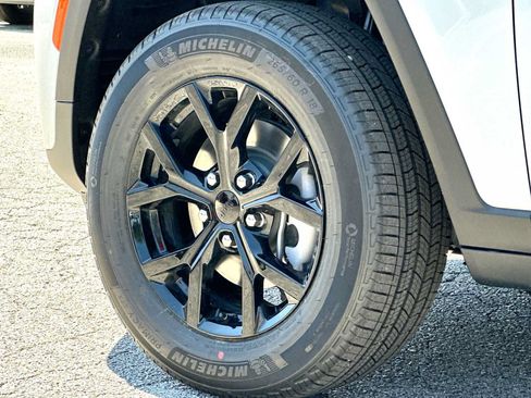New 2026 Jeep Grand Cherokee Altitude RWD image 11
