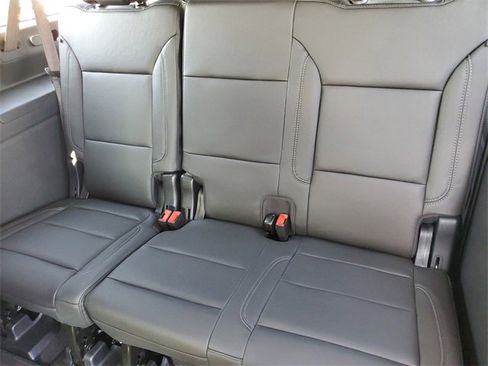 Used 2024 Chevrolet Suburban Z71 w/ Luxury Package image 23