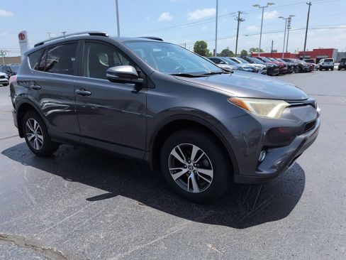 Used 2017 Toyota RAV4 XLE w/ All Weather Liner Package AWD/4WD image 7