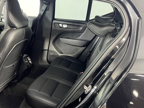 Used 2025 Volvo XC40 B5 Plus image 24