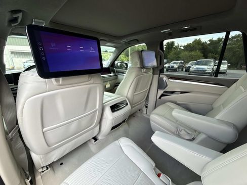 New 2026 Cadillac Escalade Platinum Luxury w/ LPO, Radiant Package AWD/4WD image 19