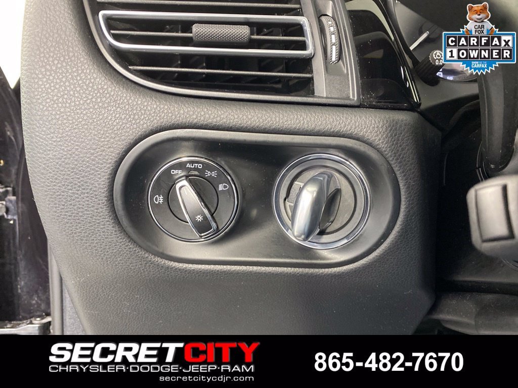 Used 2023 Porsche Macan AWD/4WD image 13