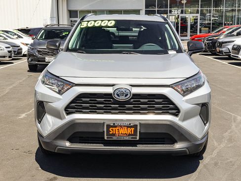 Used 2022 Toyota RAV4 LE AWD/4WD image 16