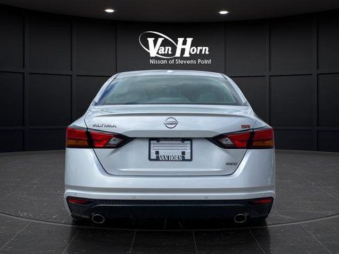 Used 2025 Nissan Altima 2.5 SR w/ SR Premium Package AWD/4WD image 6