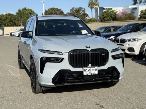 Used 2025 BMW X7 M60i image 5